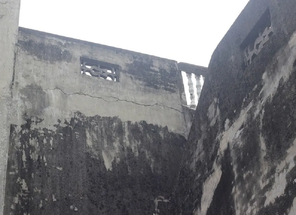 Hà Nội: Khiếp vía ngôi nhà nghiêng... 60 cm chờ đổ sập ảnh 5