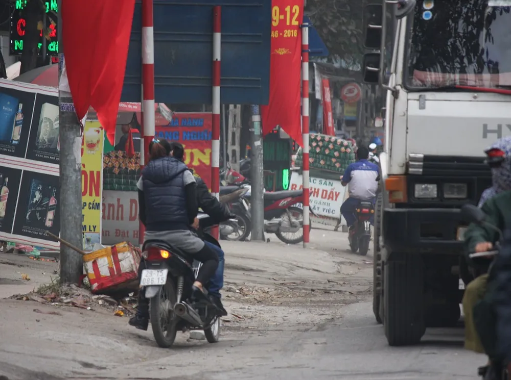 Bị CSGT xử phạt, người đàn ông xé quyết định xử phạt ảnh 4 Bị CSGT xử phạt, người đàn ông xé quyết định xử phạt ảnh 4