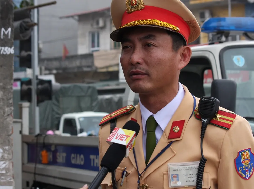 Bị CSGT xử phạt, người đàn ông xé quyết định xử phạt ảnh 10 Bị CSGT xử phạt, người đàn ông xé quyết định xử phạt ảnh 10