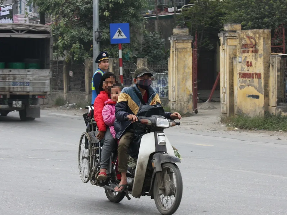 Bị CSGT xử phạt, người đàn ông xé quyết định xử phạt ảnh 7 Bị CSGT xử phạt, người đàn ông xé quyết định xử phạt ảnh 7