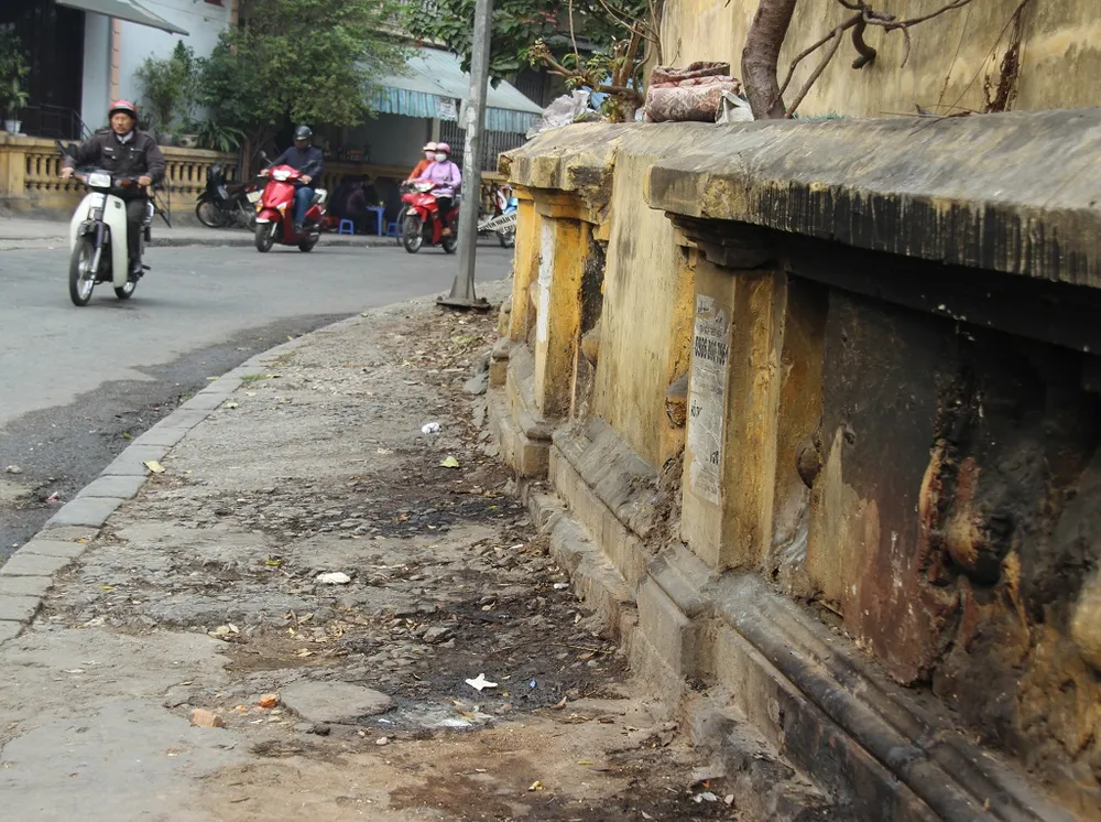 Đây là lý do vì sao nhiều người Hà Nội đi tè bậy ảnh 1 Đây là lý do vì sao nhiều người Hà Nội đi tè bậy ảnh 1