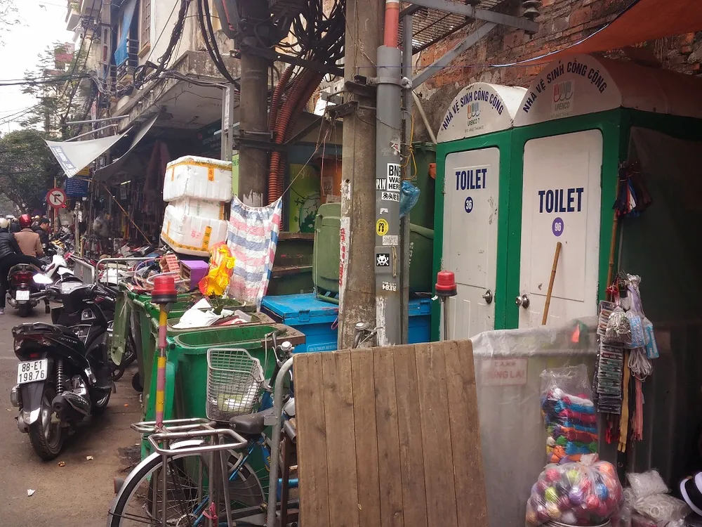 Đây là lý do vì sao nhiều người Hà Nội đi tè bậy ảnh 4 Đây là lý do vì sao nhiều người Hà Nội đi tè bậy ảnh 4