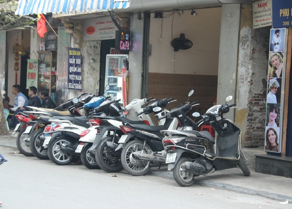 Dẹp loạn vỉa hè: Hôm trước phạt, hôm sau lại bày bán ảnh 9