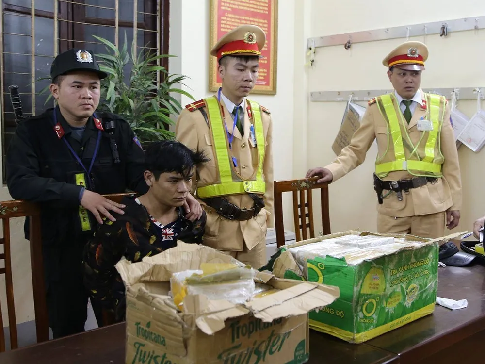 Nam thanh niên một mình vận chuyển 73 bánh heroin ảnh 1 Nam thanh niên một mình vận chuyển 73 bánh heroin ảnh 1