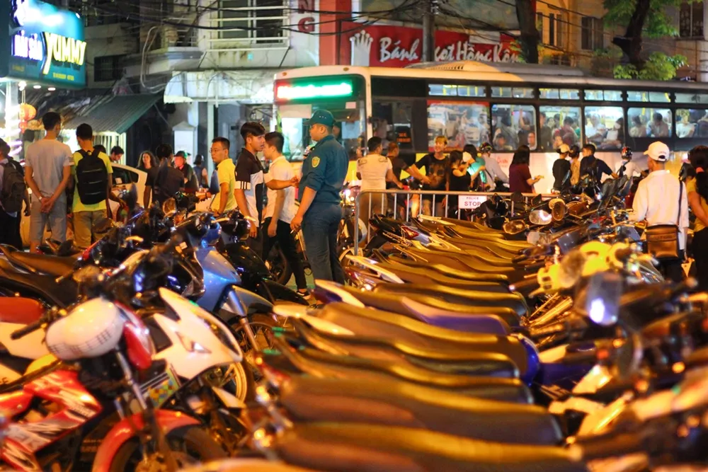 Trung thu là dịp 'chặt chém' của các bãi xe ở Hà Nội ảnh 2