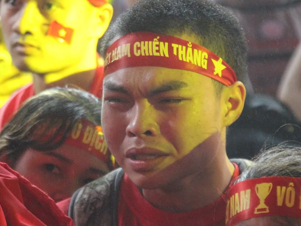 Hi vọng lại được người hâm mộ nuôi dưỡng cho mùa giải sắp tới. Các cầu thủ Việt Nam hãy tiếp tục làm được nhiều điều hơn năm nay.