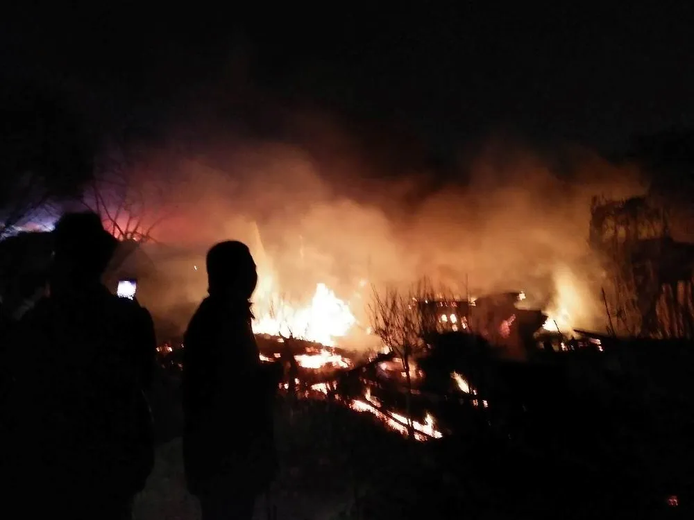 Nhà xưởng bốc cháy khủng khiếp trong đêm lạnh giá ảnh 4