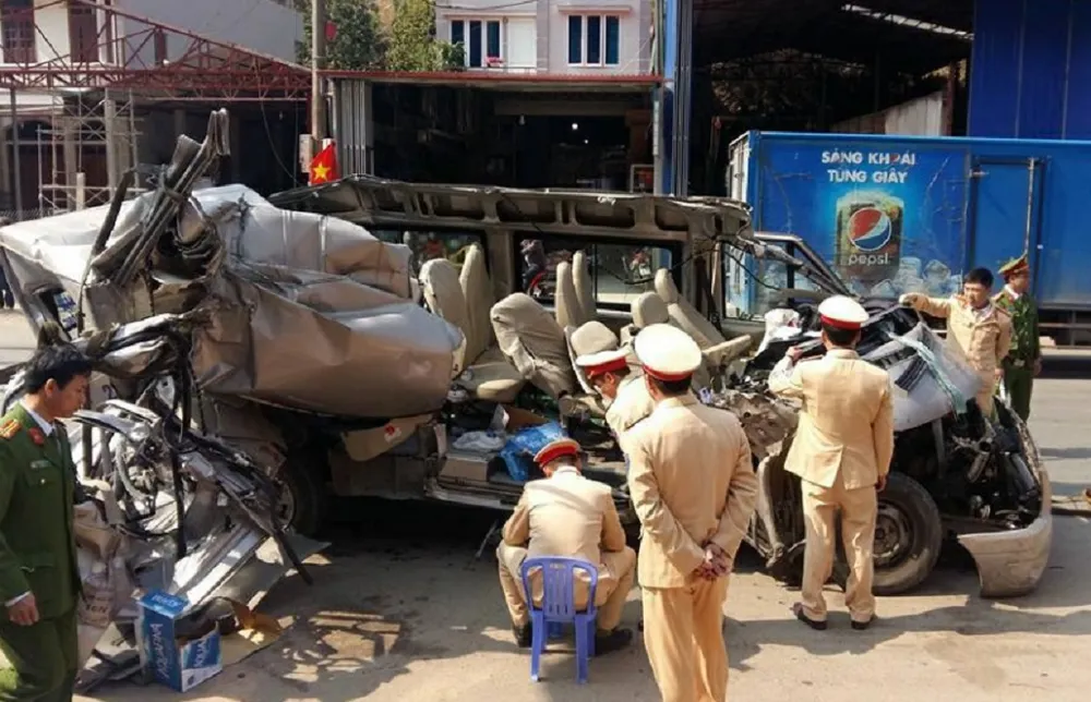Tai nạn kinh hoàng, 14 người thương vong ảnh 1