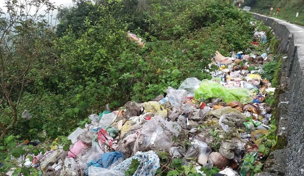 Di tích Hải Vân Quan nhếch nhác, tràn lan rác thải ảnh 2 Nhãn