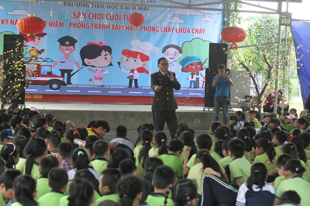 1.000 học sinh tròn mắt xem công an múa võ ảnh 1