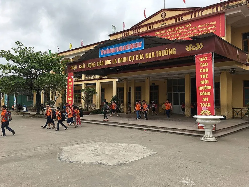 Bắt trẻ ngậm nước lau bảng: Tội hành hạ người khác! ảnh 1 Bắt trẻ uống nước lau bảng: Tội hành hạ người khác!