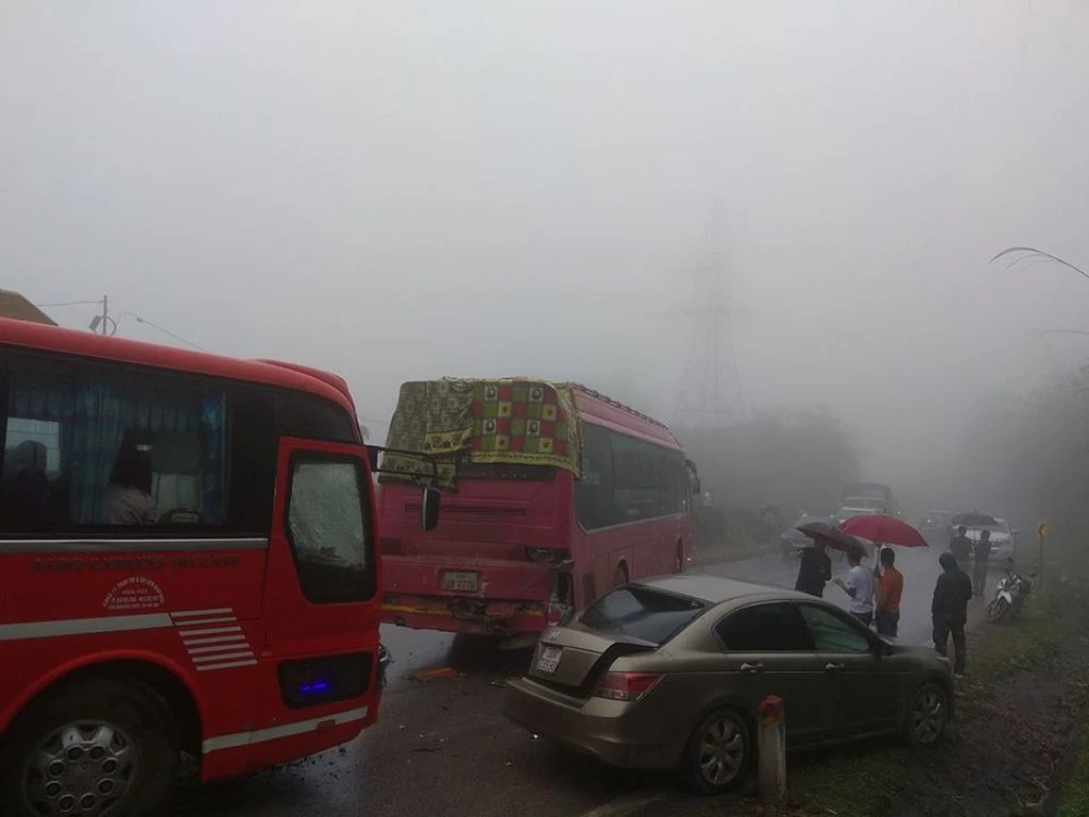 5 vụ tai nạn liên tiếp trên quốc lộ, hơn 10 ô tô gặp nạn