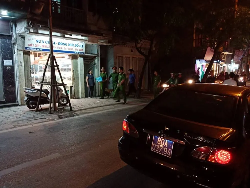 Đang khám nhà cựu tổng cục phó tình báo Phan Hữu Tuấn ảnh 2