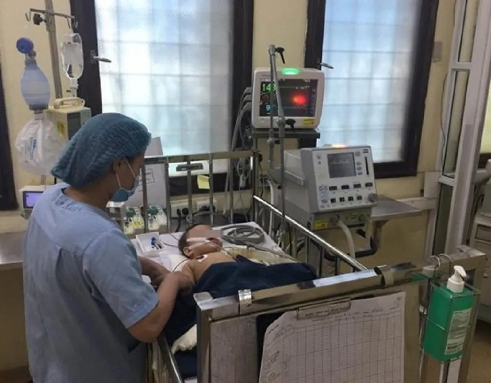 Hy hữu: Bé gái 8 tháng tuổi bị thanh sắt đâm thủng sọ ảnh 1 Hy hữu: Bé gái 8 tháng tuổi bị thanh sắt đâm thủng sọ ảnh 1