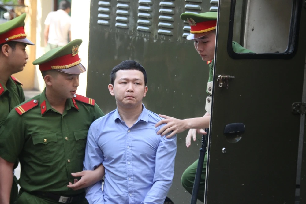 Siết chặt an ninh tại phiên xử bác sĩ Hoàng Công Lương