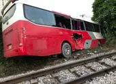 Tin mới vụ tàu hỏa tông xe chở học sinh, nhiều em bị thương