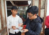 Trao 70 triệu đồng cho bà con Duy Xuyên dựng lại nhà sau bão 