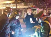 Triệt phá đường dây 'đẻ thuê' với giá nửa tỉ đồng/lần ảnh 1 Bị CSGT kiểm tra cồn, tài xế rút điện thoại livestream