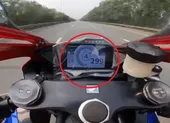 Tài xế phóng mô tô gần 300km/h bị phạt 10,5 triệu đồng ảnh 1 Tài xế phóng mô tô gần 300 km/giờ trên đại lộ Thăng Long