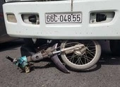 Xe buýt lao lên vỉa hè, tông chết người ảnh 1 1 nạn nhân bị ô tô tải cán tử vong ở vòng xoay tại Bình Chánh
