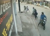 Đánh chết trộm chó, chủ nhà bị điều tra tội giết người ảnh 1 Bốn thanh niên dùng súng điện bắn, bắt chó ngay trước mặt người chủ ở quận 12