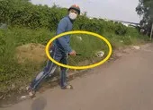 'Khoe' tiền để bán hàng online, 2 vợ chồng bị cướp nổ súng và đòi 100 tỉ đồng ảnh 2 Bị truy đuổi, kẻ cướp giật dùng dao cướp xe để tẩu thoát ở Bình Tân