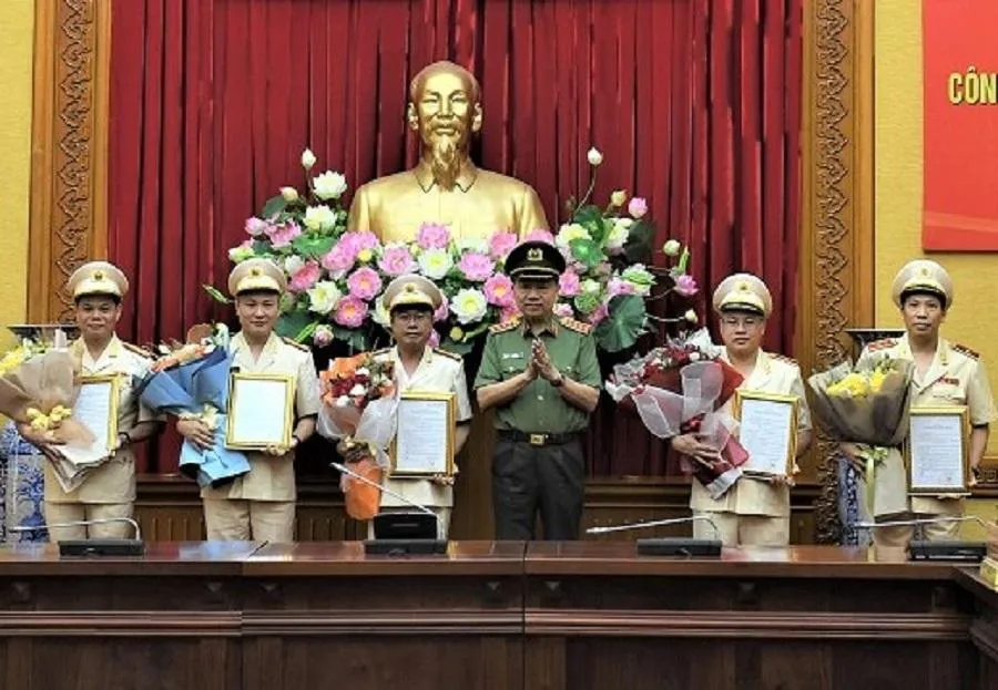 Bộ Công an tổ chức lễ công bố quyết định của Bộ Chính trị về công tác cán bộ. Ảnh: BCA