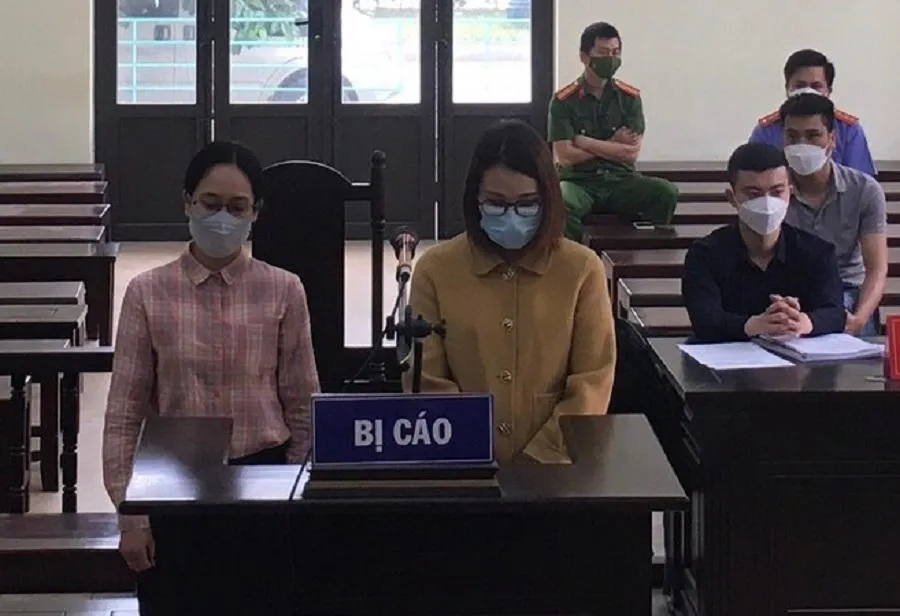 Hai nữ bị cáo tại tòa. Ảnh: VKSCC