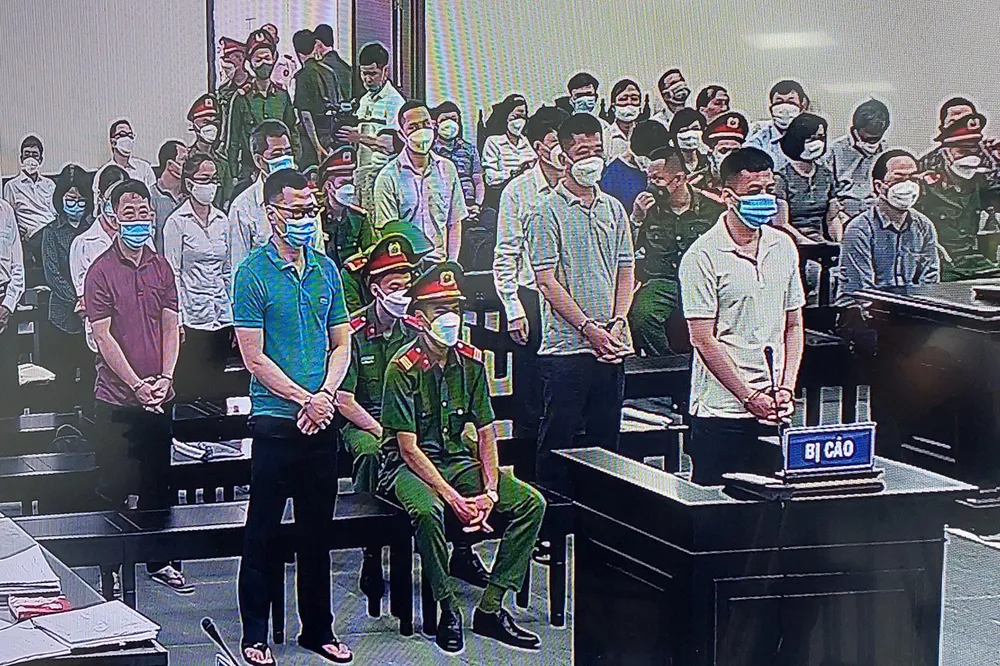 Các bị cáo tại tòa sáng 12-5. Ảnh: TP