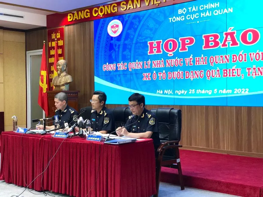 Tổng cục Hải quan họp báo về ô tô nhập khẩu dưới hình thức biếu, tặng. Ảnh: MINH TRÚC