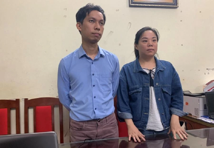 Nguyễn Quang Vũ và một nghi phạm khác bị bắt giữ trong đường dây cho vay qua app. Ảnh: CACC