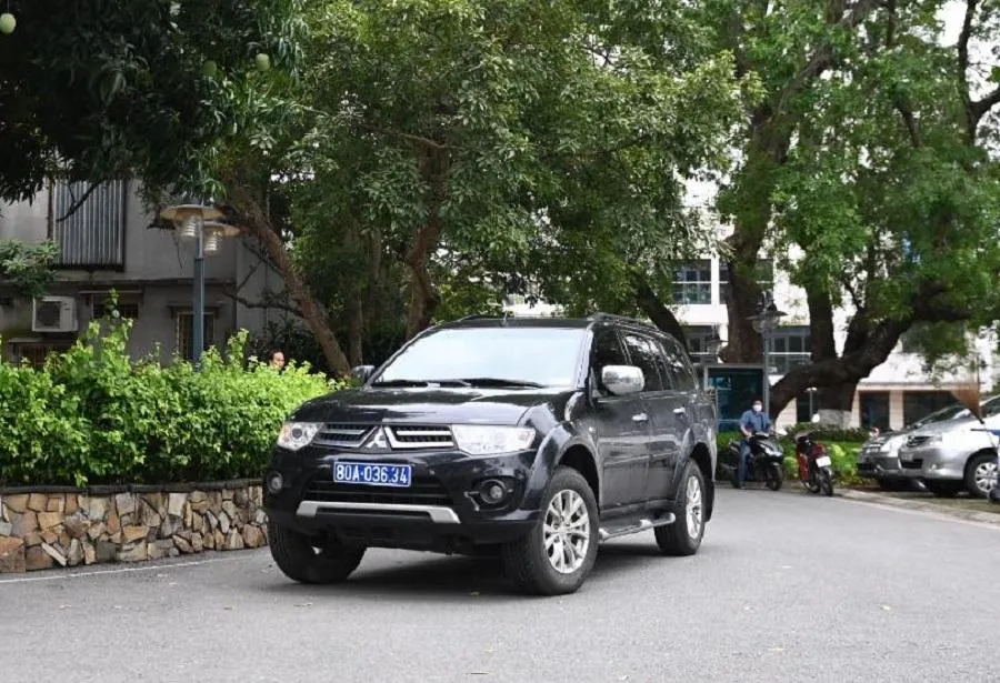 Xe biển anh 80A tại khu vực gần nhà ông Nguyễn Thanh Long lúc trưa ngày 7-6. Ảnh: CTV