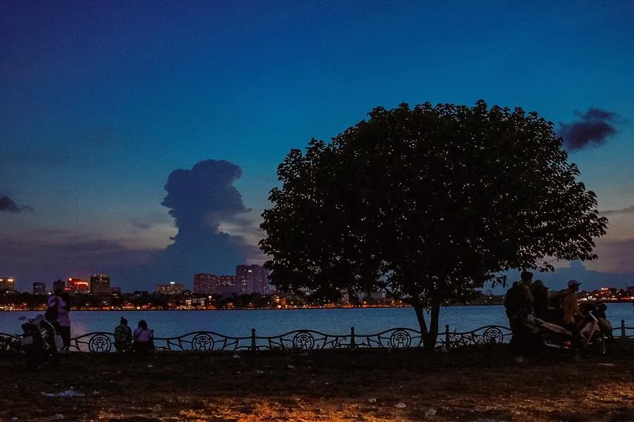 Đây là địa điểm đón hoàng hôn nổi tiếng ở Hà Nội. Ảnh: PHAN LIÊN Đây là địa điểm đón hoàng hôn nổi tiếng ở Hà Nội. Ảnh: PHAN LIÊN