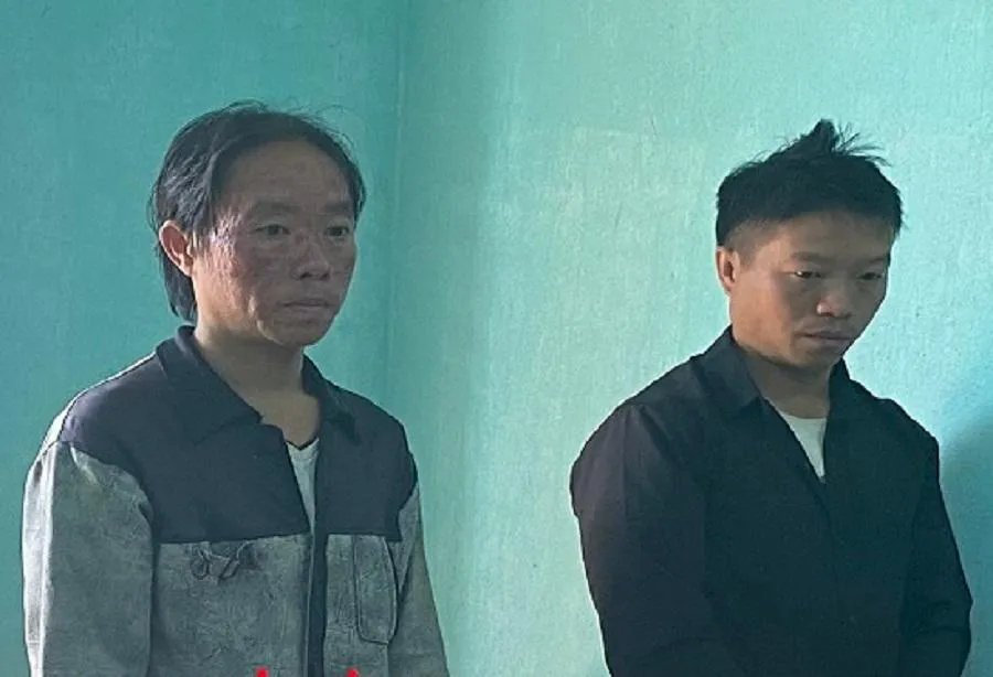 Hai bị can Vàng Ca Sĩ và Vàng Mí Lừ. Ảnh: CA