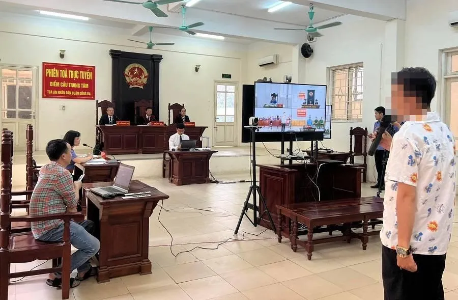 Phiên tòa trực tuyến do TAND quận Đống Đa tổ chức. Ảnh: UYÊN TRANG