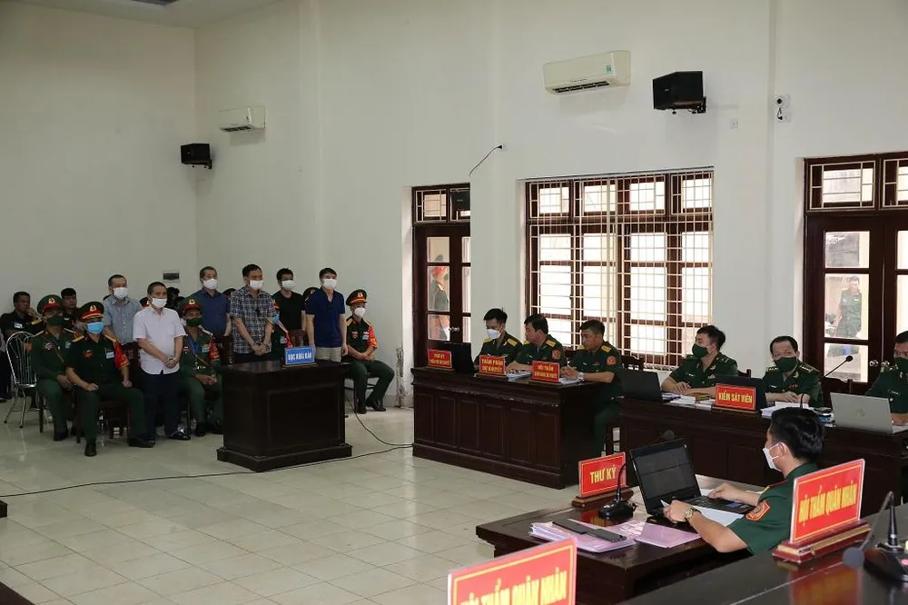Các bị cáo tại tòa ngày 12-7. Ảnh: Thông tấn Quân sự