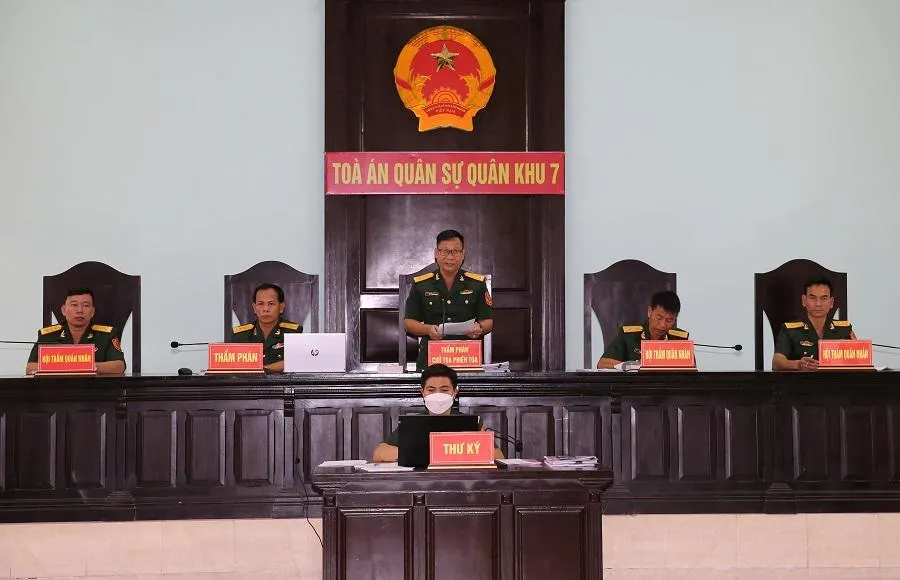 Sau bốn ngày xét xử, Tòa án Quân sự Quân khu 7 tuyên án đối với 14 bị cáo. Ảnh: Thông tấn Quân sự Sau bốn ngày xét xử, Tòa án Quân sự Quân khu 7 tuyên án đối với 14 bị cáo. Ảnh: Thông tấn Quân sự