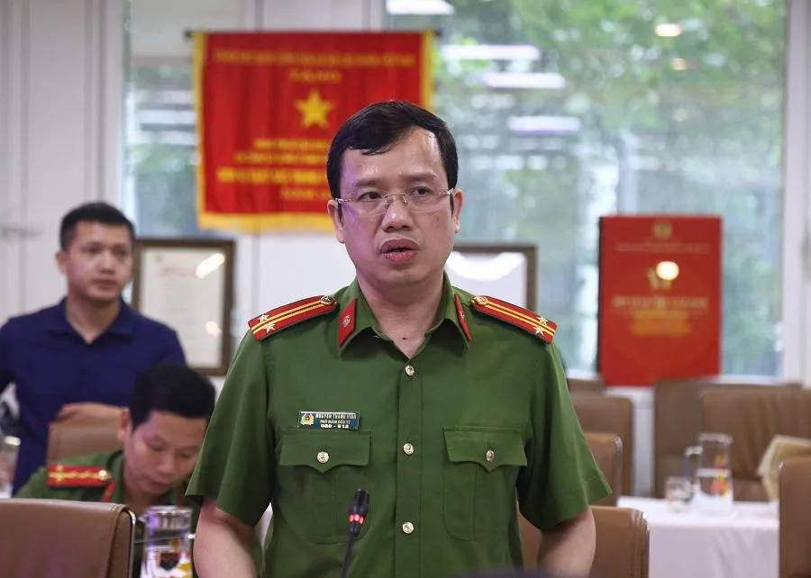 Trung tá Nguyễn Thành Vĩnh, Phó giám đốc Trung tâm dữ liệu quốc gia về dân cư. Ảnh: UYÊN TRANG Trung tá Nguyễn Thành Vĩnh, Phó giám đốc Trung tâm dữ liệu quốc gia về dân cư. Ảnh: UYÊN TRANG