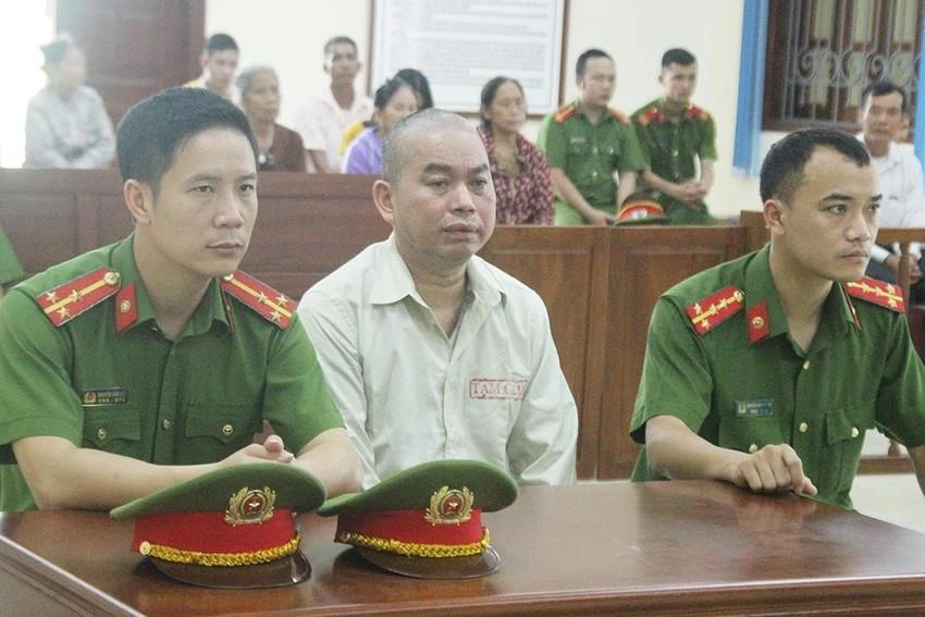 Bị cáo Vi Văn Phượng tại phiên tòa hồi năm 2019. Ảnh: TUYẾN PHAN