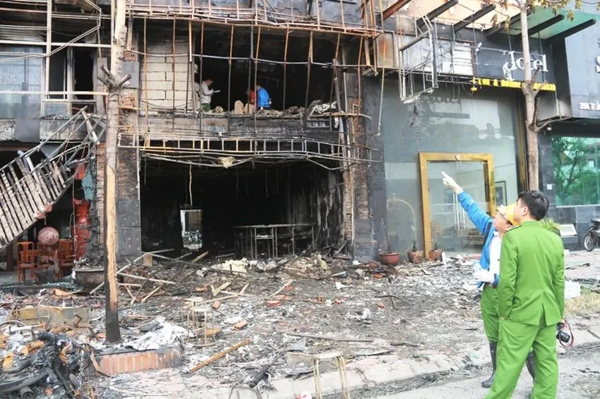 Hiện trường vụ cháy quán karaoke khiến 13 người thiệt mạng. Ảnh: ĐẶNG TRUNG Hiện trường vụ cháy quán karaoke khiến 13 người thiệt mạng. Ảnh: ĐẶNG TRUNG