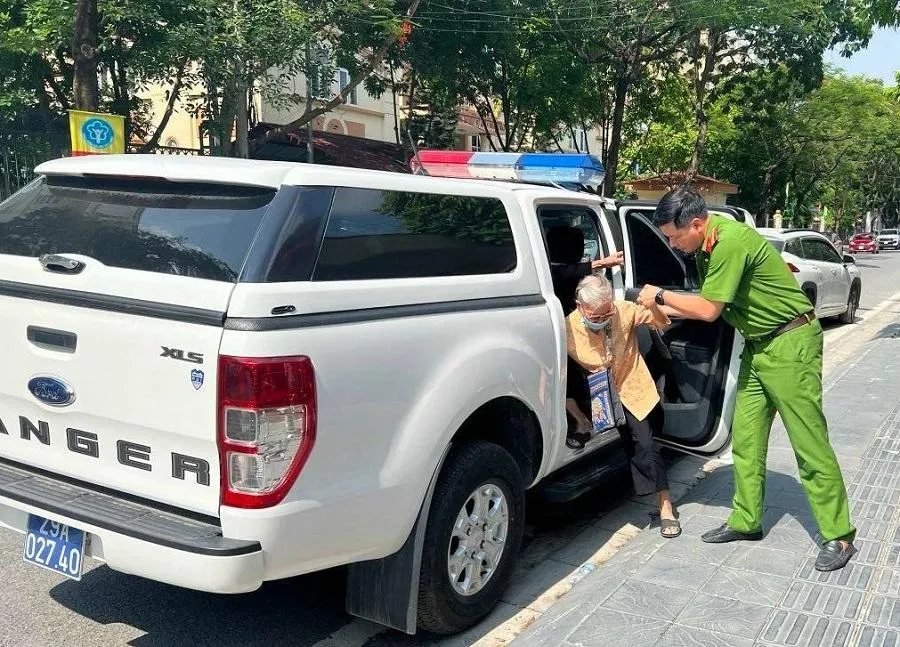 Kể từ ngày 31-12-2022, sổ hộ khẩu giấy sẽ hết hiệu lực sử dụng, thẻ CCCD gắn chíp điện tử được tích hợp các thông tin sẽ là giấy tờ để công dân thực hiện giao dịch thay thế sổ hộ khẩu.