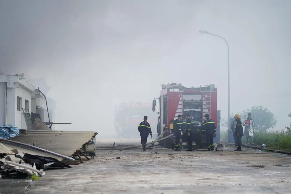 Theo thống kê đến nay đám cháy không gây thiệt hại về người. Nguyên nhân và thiệt hại về tài sản đang được cơ quan chức năng điều tra, thống kế làm rõ. Theo thống kê đến nay đám cháy không gây thiệt hại về người. Nguyên nhân và thiệt hại về tài sản đang được cơ quan chức năng điều tra, thống kế làm rõ.