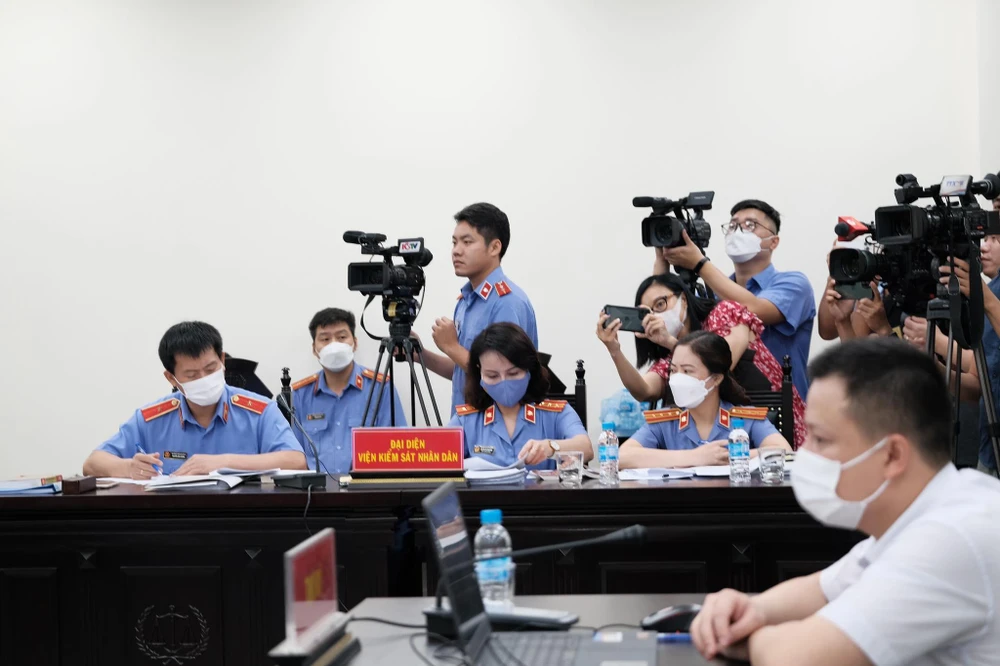 Đại diện VKS tại tòa. Ảnh: UYÊN TRANG