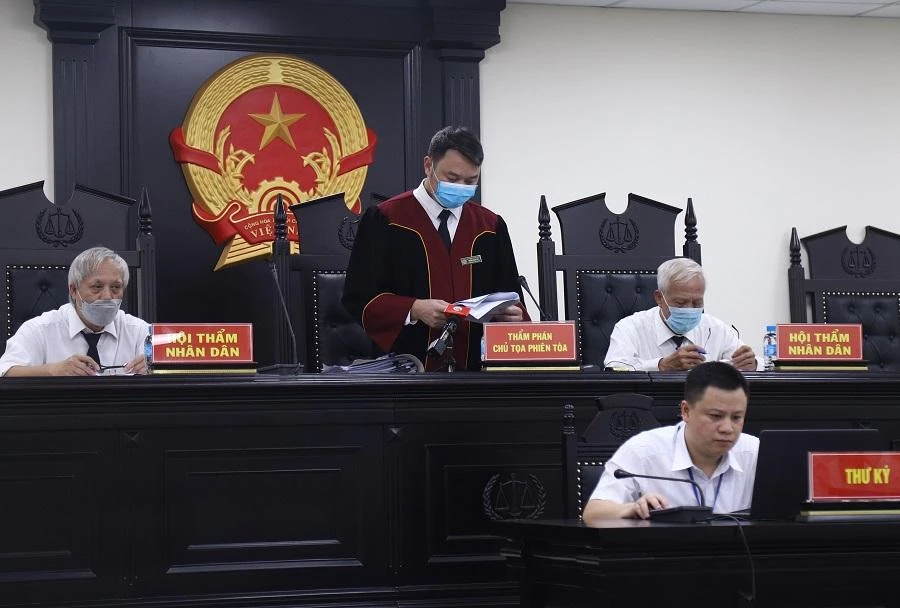 HĐXX tuyên án đối với các bị cáo. Ảnh: UYÊN TRANG