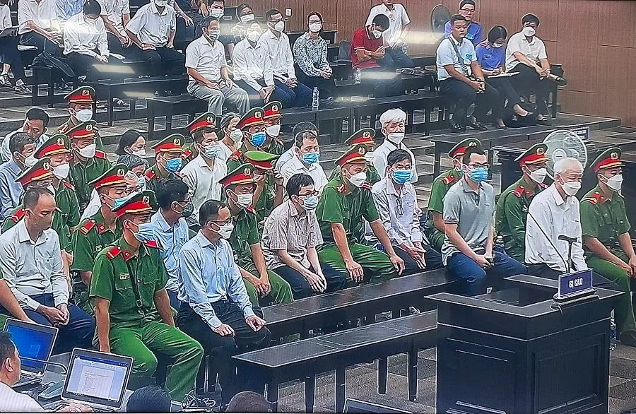 Để phục vụ xét xử, tòa án triệu tập hàng loạt pháp nhân có liên quan, gồm: Tỉnh ủy, Văn phòng Tỉnh ủy, UBND tỉnh, Sở Tài chính, Sở TN&amp;MT, Cục thuế tỉnh Bình Dương, Tổng Công ty 3/2 – cổ phần (đồng thời được xác định là bị hại), một số doanh nghiệp,…