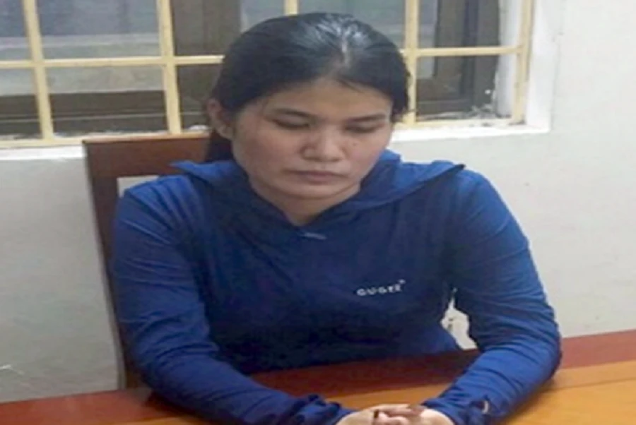 Nữ nghi phạm Nguyễn Thị Long tại cơ quan công an. Ảnh: CA