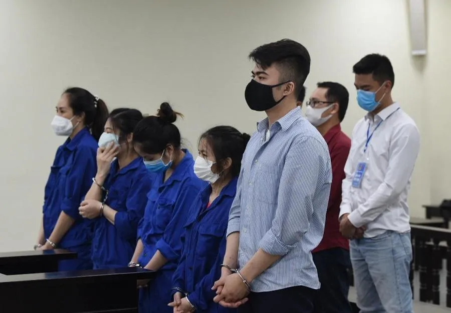 Nhóm bị cáo tại tòa ngày 26-9. Ảnh: UYÊN TRANG Nhóm bị cáo tại tòa ngày 26-9. Ảnh: UYÊN TRANG