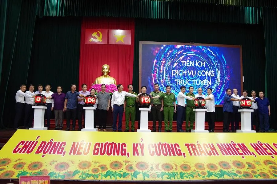 Tại hội nghị, các đơn vị ký kết trong việc triển khai Đề án 06 thời gian tới. Ảnh: UYÊN TRANG Tại hội nghị, các đơn vị ký kết trong việc triển khai Đề án 06 thời gian tới. Ảnh: UYÊN TRANG