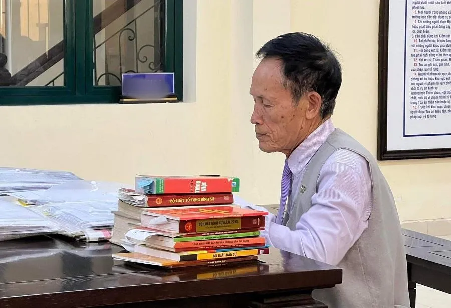 Bị cáo Nguyễn Thế Hiệp tại phiên tòa ngày 28-10. Ảnh: UYÊN TRANG Bị cáo Nguyễn Thế Hiệp tại phiên tòa ngày 28-10. Ảnh: UYÊN TRANG