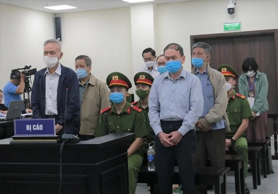 Các bị cáo tại tòa ngày 21-11. Ảnh: UYÊN TRANG